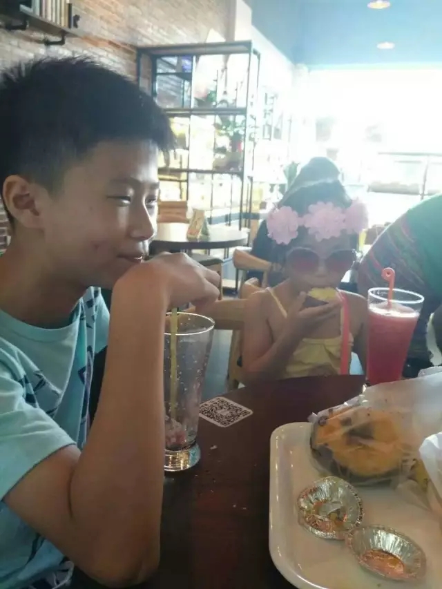 haizidebianhuazaimamafaxiandeyanjingli7